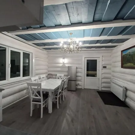 White House 3*